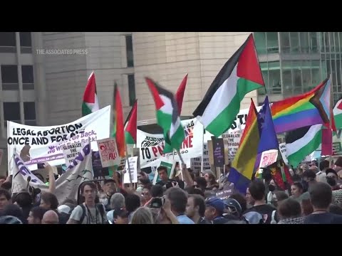 Thousands march in protest ahead of Democratic convention in Chicago