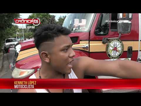 Managua: Motociclistas son impactados por taxista a pocas cuadras de su casa