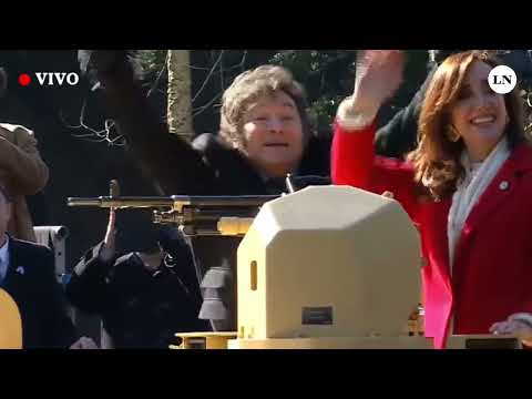 Villarruel y Milei se subieron a un tanque de guerra y saludaron en el desfile militar