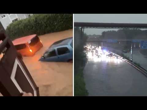 Starkregen spült Autos durch Straßen - A59 geflutet | ntv