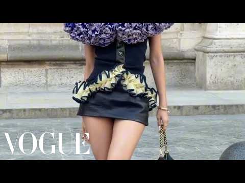 LISA Arrives at the <strong>Louis</strong> <strong>Vuitton</strong> Show
