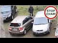 Mistrzyni kierownicy prbuje wyjecha z miejsca parkingowego