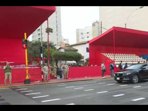 Instalan el estrado principal donde estará Keiko Fujimori en el Desfile Militar 2026