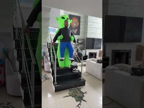 O ALIENÍGENA EMPURROU O GABRIEL