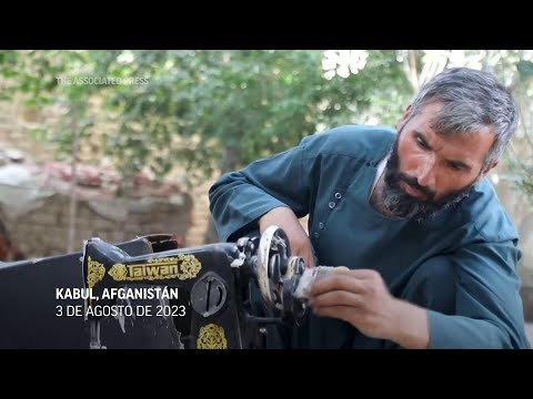 Afganos venden sus pertenencias al agravarse la crisis económica bajo el régimen talibán