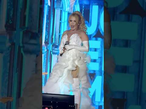 Joelma usa vestido branco em show e tá tão linda quanto uma noiva