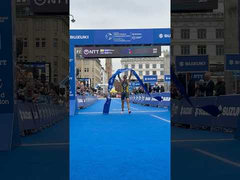 Matthew Hauser 🇦🇺 surges his way to Gold at #WTCSHamburg! 🥇 #triathlon #shorts