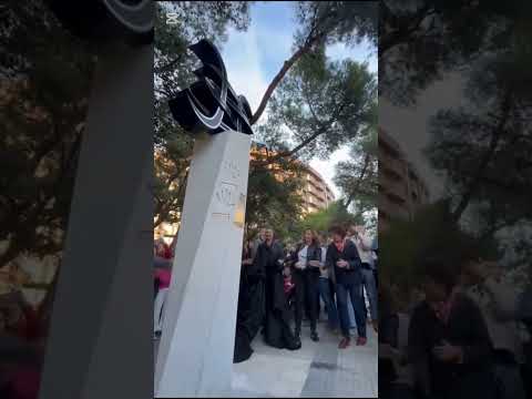 Inaugurada la nueva escultura homenaje de Héroes del Silencio en Zaragoza