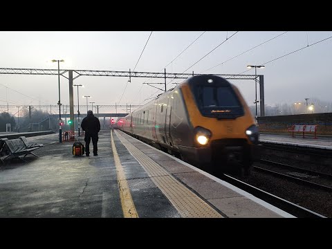 Class 220 (x2) arrive into Birmingham International Station
