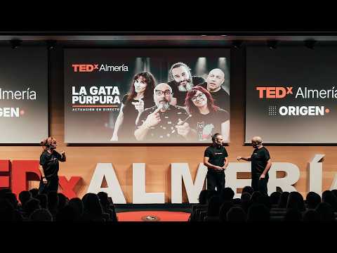 Cuando las palabras del público se convierten en risas | La Gata Púpura . | TEDxAlmería