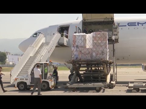 Plane lands in Lebanon carrying medical aid from UN agencies