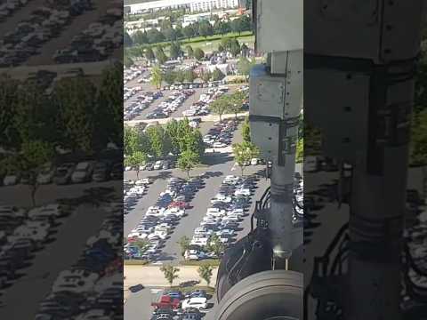 Plane landing on the runway 🛩🛩 live #landing #flight #portland #oregon