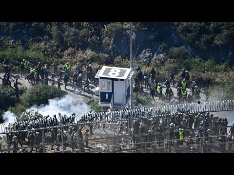 Más de medio millar de migrantes intentan saltar el vallado fronterizo de Ceuta