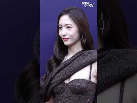 정수정, 우아한데 컷아웃은 과감해 🔥 <strong>ㅣ</strong> KRYSTAL [MTN 직캠]