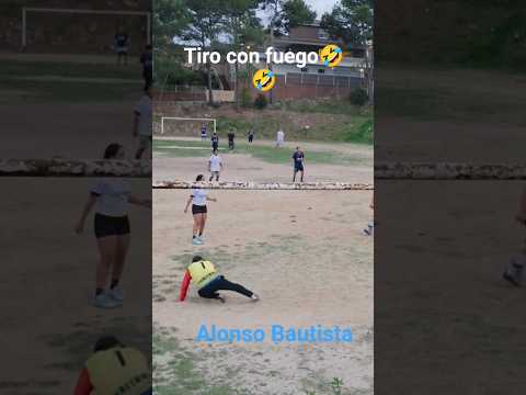 el balonazo iva con fuego🤣 #futbol