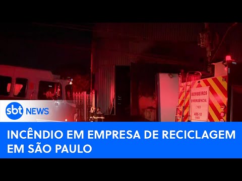 Incêndio atinge galpão de empresa de reciclagem na Grande São Paulo | #SBTNewsnaTV (25/03/24)