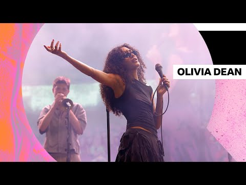 Olivia Dean - Dive (Radio 1's Big Weekend 2024)