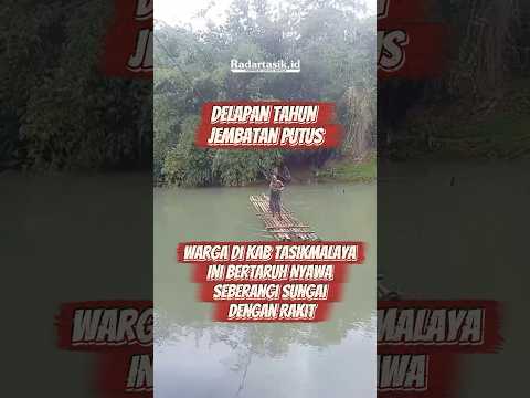 Delapan Tahun Jembatan Putus, Warga di Kab Tasik Ini Bertaruh Nyawa Seberangi Sungai dengan Rakit