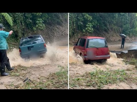 Autos cruzan golpe de agua en carretera colapsada de Utuado