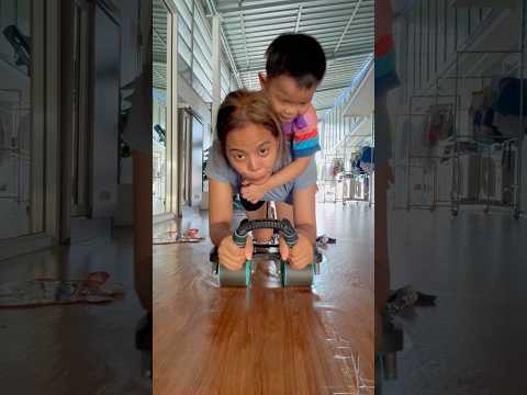 ￼ โดนแมงขี่หลัง #ไปไม่ได้เลย😟￼ #love