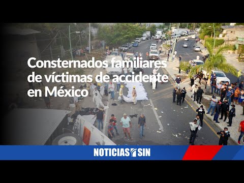 Consternados familiares de víctimas de accidente en México