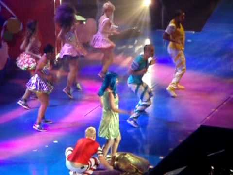 Katy Perry @ Atlanta 2011 - Hot n cold