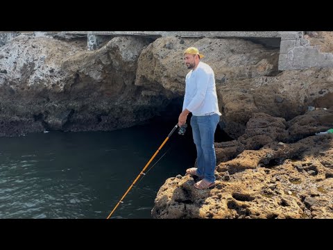 Pescando con bara en acajutla y se le fue el sombrero al más bello 