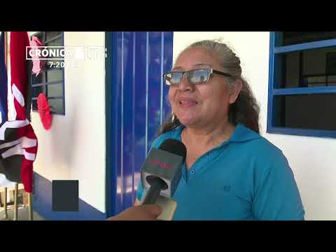 Doña Marina con alegría recibe las llaves de su nueva vivienda en Managua -Nicaragua
