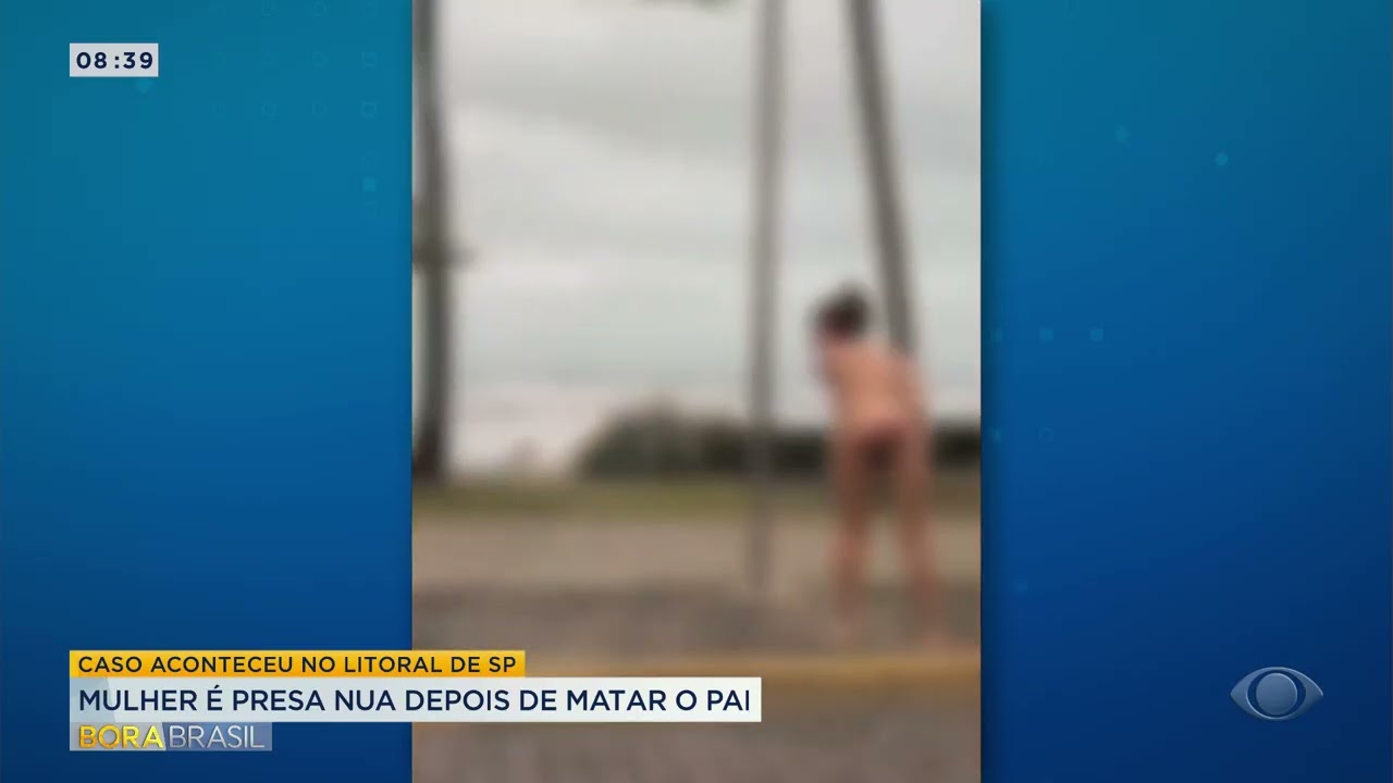 Mulher é presa nua depois de matar o pai