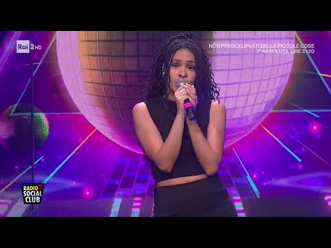 Frances Alina Ascione canta "Hold the line" - Radio2 Social Club 19/06/2024