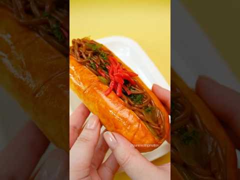 おもちゃと粘土で作る焼きそばパン🍞