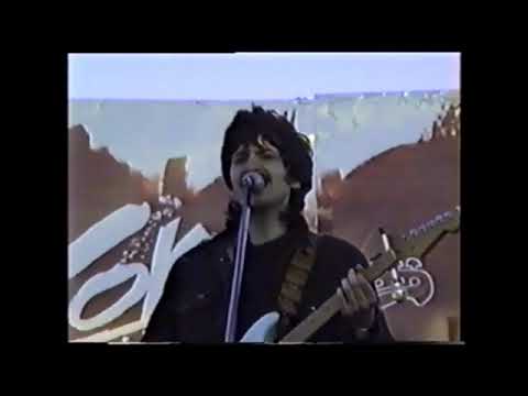 TUTANKAMÓN & LAS TOALLAS  EN VIVO FESTIVAL URUFOLK - CANELONES - (1989)