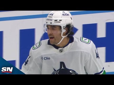 Canucks Kiefer Sherwood Uses Slick Backhand To beat Binnington On A Breakaway