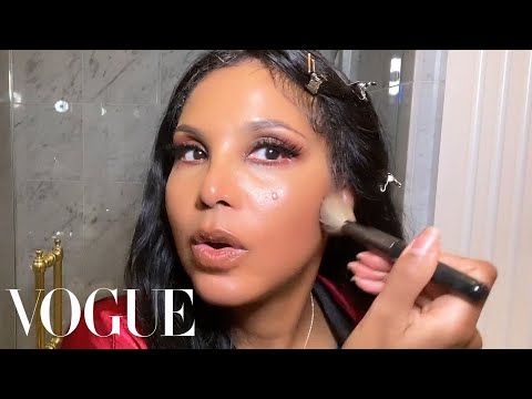 Toni Braxton's Guide to Faux-Lashes and Full-Face Makeup | Beauty Secrets | Vogue Toni Braxton's Guide to Faux-Lashes and Full-Face Makeup | Beauty Secrets | Vogue