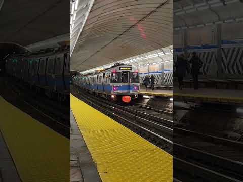 MBTA Blue Line Departs Aquarium Station!