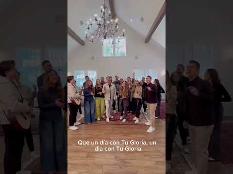 Quem já ouviu a versão de me atraiu em espanhol? 🔥 GLÓRIA AO SENHOR por isso! 💖 #meatraiuemespanhol