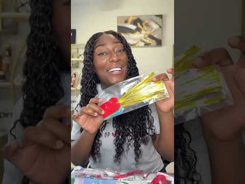 Saving time and effort this Christmas with this 50 piece gift bags set! Grab yours before they sell