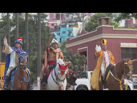 Peru police officers dress up as Three Wise Men and deliver presents in Lima on horseback