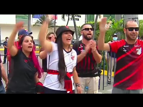 Hinchas de fútbol de Brasil realizan turismo en Guayaquil