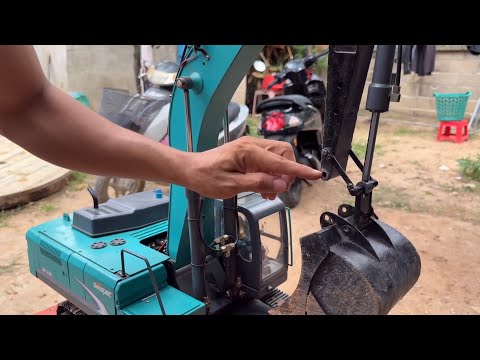 rc excavator and part building made it like a real