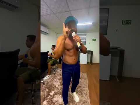 Gelo no copo, fogo no coração, música nova vindo aí, foi vocês que pediram. #pablo #musica