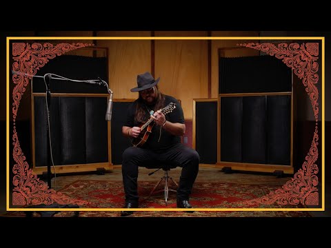 Ernie Ball: Acoustic Demos - Earthwood Mandolin Strings