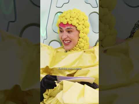 A top #1 nos charts! O hit atemporal que persegue nossa movie star até hoje! #ambulatoriodamoda