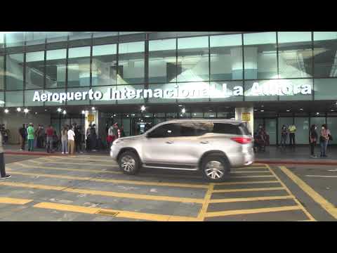 Guatemaltecos denuncian aglomeraciones en aeropuerto La Aurora