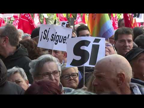 Socialistas españoles piden a Pedro Sánchez que no dimita