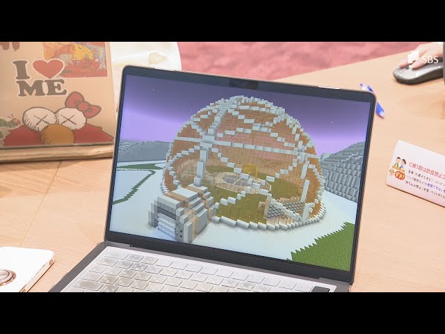 Image of Students Design Future Lunar City in Minecraft Using JAXA Materials