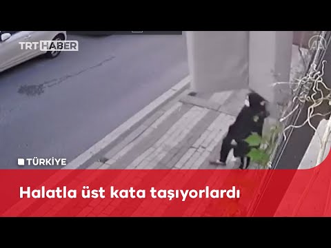 Üzerine düşen kanepeden son anda kurtuldu