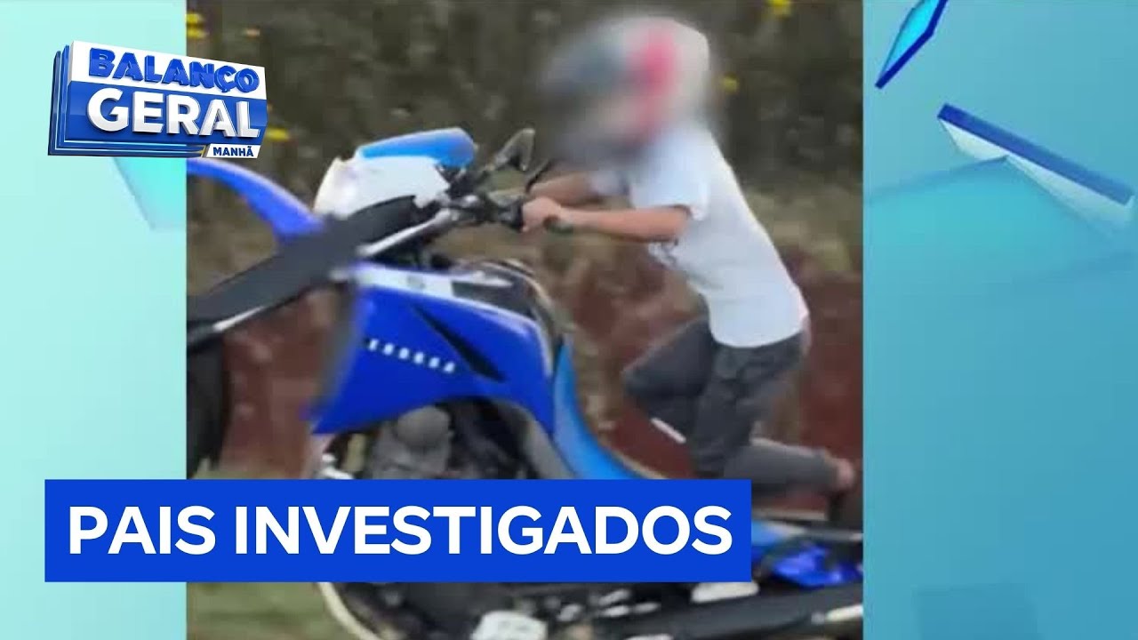 Pai grava o filho fazendo manobras arriscadas em motos