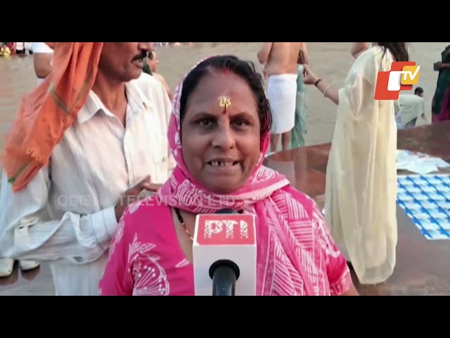 Mother prays for daughter’s marriage after Ganga snan on Savitri Amavasya in Varanasi