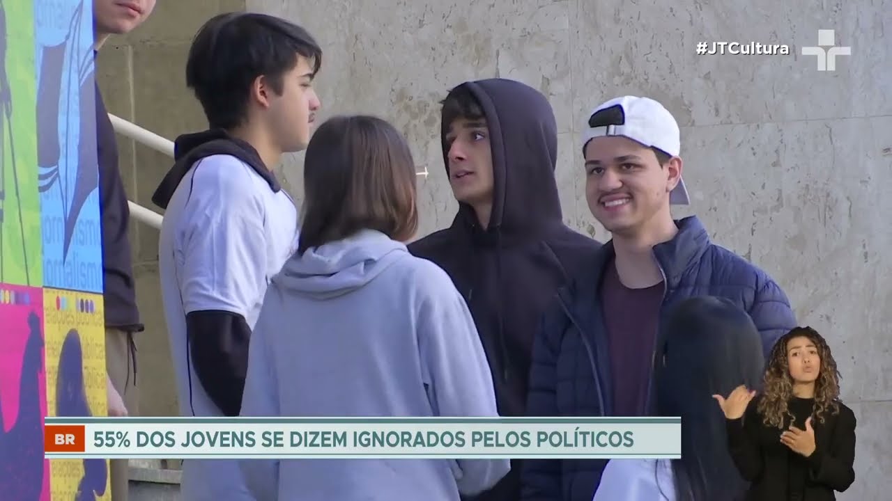 A um ano das eleições, levantamento aponta engajamento político dos jovens